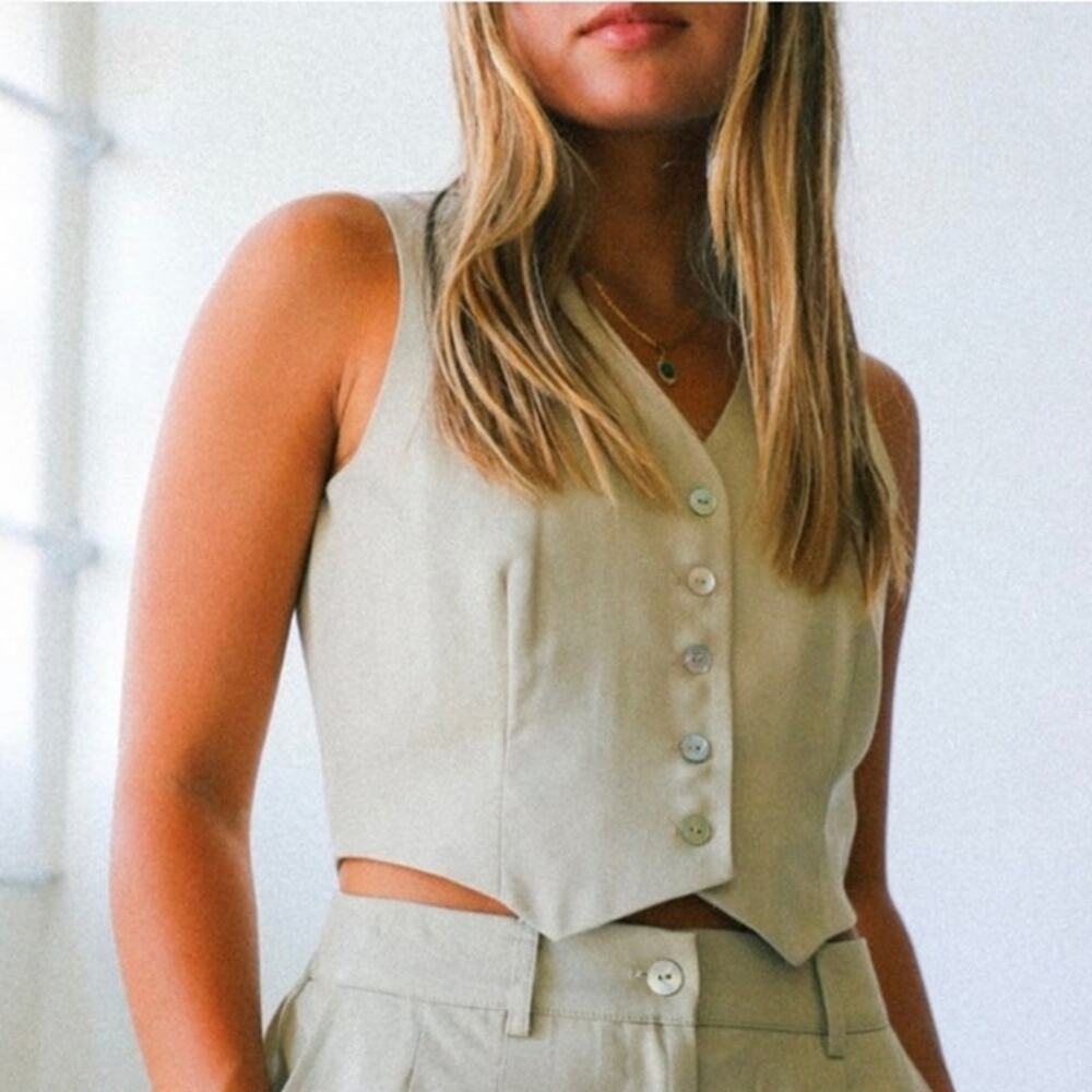 DONNI Vest Size Small Tan